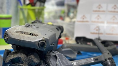 По пів сотні Мавіків на місяць: як маріупольці у "Халабуді" ремонтують дрони для ЗСУ По пів сотні Мавіків на місяць: як маріупольці у "Халабуді" ремонтують дрони для ЗСУ