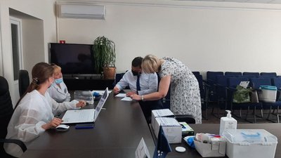 У Миколаєві від COVID-19 вакцинували 42 працівники ДБР У Миколаєві від COVID-19 вакцинували 42 працівники ДБР