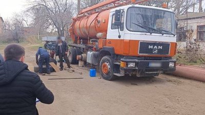 На мільйон дорожча машина для чистки каналізації: на Одещині комунальників підозрюють в розтраті коштів На мільйон дорожча машина для чистки каналізації: на Одещині комунальників підозрюють в розтраті коштів