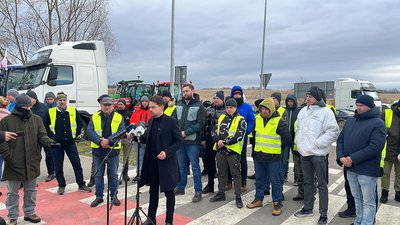 Фермери Польщі бастуватимуть на кордоні біля пункту Медика до 3 січня 2024 року