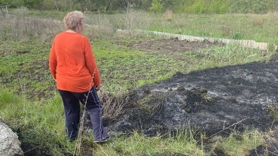 В Есхарі на Харківщині жінка заплатить 1700 гривень штрафу за спалювання сухої трави