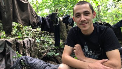 У сукні та на підборах до позицій танкістів. Миколаївська волонтерка приїхала на Донеччину заради зустрічі із братом У сукні та на підборах до позицій танкістів. Миколаївська волонтерка приїхала на Донеччину заради зустрічі із братом