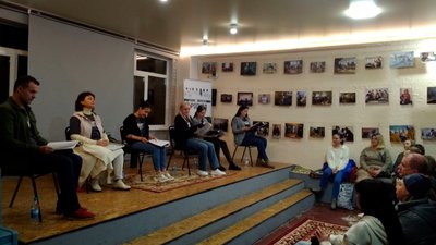 Збирали гроші для 121 бригади. У Кропивницькому вдруге читали п’єсу "Молочайник" про життя в окупації Збирали гроші для 121 бригади. У Кропивницькому вдруге читали п’єсу "Молочайник" про життя в окупації