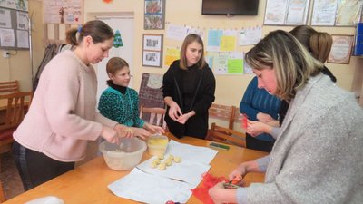 На Тернопільщині діти готували смаколики для пташок На Тернопільщині діти готували смаколики для пташок