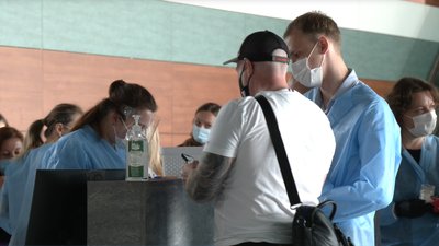 У львівському аеропорту другий день проводять ПЛР-тестування