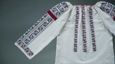 З квітами, птахами та геометричними взорами. Які вишиванки носили буковинці сто років тому