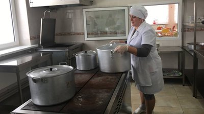 "Меню не повторюється". Як годують та скільки платять за харчування учні гімназії на Вінниччині "Меню не повторюється". Як годують та скільки платять за харчування учні гімназії на Вінниччині