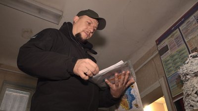 Маскувальні сітки, ікони та дитячі малюнки: черкаські волонтери повезли "передачку" на схід України Маскувальні сітки, ікони та дитячі малюнки: черкаські волонтери повезли "передачку" на схід України