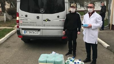 Залишатися людьми: як прикарпатці допомагають один одному в час пандемії