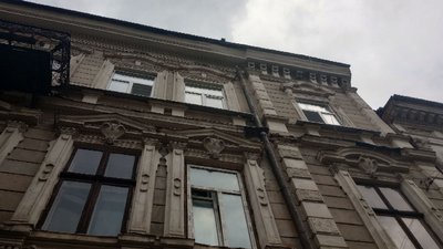 Гроза в Івано-Франківську: підтоплені вулиці та повалені дерева Гроза в Івано-Франківську: підтоплені вулиці та повалені дерева