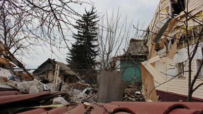 “Це не тільки хату розбили — це розбили життя”. Що розповідають мешканці Білопілля про нічний авіаудар “Це не тільки хату розбили — це розбили життя”. Що розповідають мешканці Білопілля про нічний авіаудар