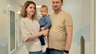 Тадей з батьками після операції