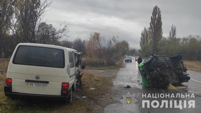 На Житомирщині в ДТП загинуло двоє людей – зіткнулися бус та легковик