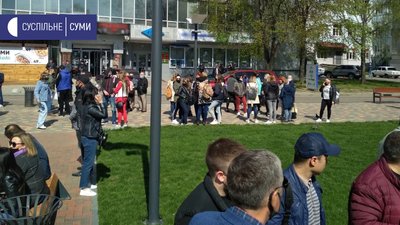 "Ми хочемо працювати": У Сумах підприємці мітингують за право на працю "Ми хочемо працювати": У Сумах підприємці мітингують за право на працю
