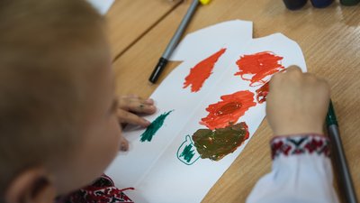 Ланцюг єдності та майстер-класи для дітей. Як у Дніпрі відсвяткували День вишиванки Ланцюг єдності та майстер-класи для дітей. Як у Дніпрі відсвяткували День вишиванки