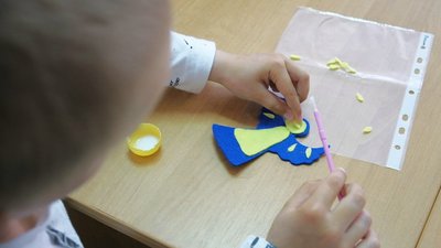 Янгол для солдата: у Вінниці діти виготовляли обереги для захисників України Янгол для солдата: у Вінниці діти виготовляли обереги для захисників України