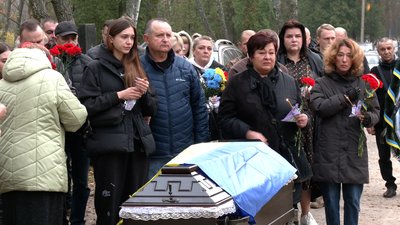 Поховали через 8 місяців: у Чернігові попрощалися з бійцем тероборони
