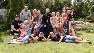Київська єпархія ПЦУ створила фонд допомоги сім’ї Родікових, батьки яких померли від COVID-19