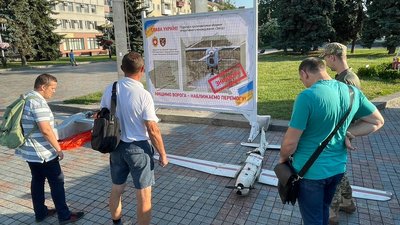 У центрі Рівного виставили для огляду підбиту російську техніку