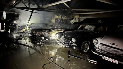 Після російської атаки є пошкодження в чотирьох районах Київщини, зокрема постраждав музей ретро-автомобілів — Калашник Після російської атаки є пошкодження в чотирьох районах Київщини, зокрема постраждав музей ретро-автомобілів — Калашник