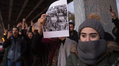 В Ірані розганяють протести, які почались через збиття українського літака В Ірані розганяють протести, які почались через збиття українського літака