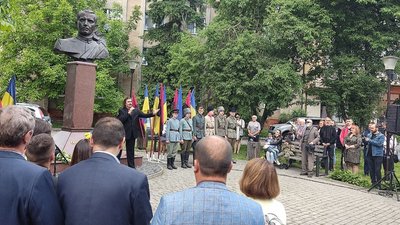 У Франківську провели віче до 130-ї річниці від дня народження Євгена Коновальця У Франківську провели віче до 130-ї річниці від дня народження Євгена Коновальця