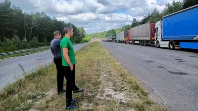 У пункті пропуску "Ягодин" на Волині 30-кілометрова черга з вантажівок У пункті пропуску "Ягодин" на Волині 30-кілометрова черга з вантажівок