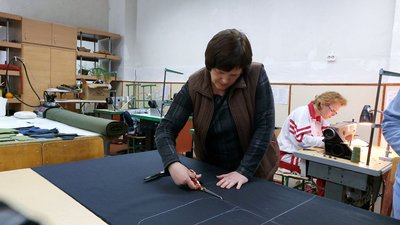 Працівниці ліцею на Черкащині шиють бронежилети-розгрузки Працівниці ліцею на Черкащині шиють бронежилети-розгрузки