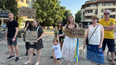 В Ужгороді триває акція проти відставки Федорова з посади міністра оборони В Ужгороді триває акція проти відставки Федорова з посади міністра оборони