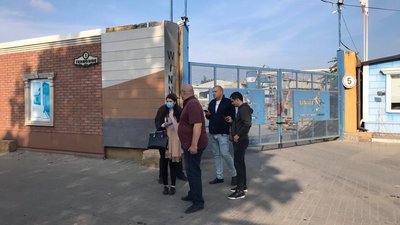 "Валить чорний дим": в Одесі люди мітингували про роботи заводу