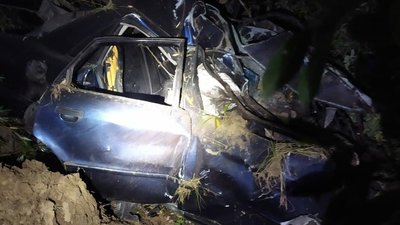 На Житомирщині на автодорозі Київ – Ковель зіштовхнулися вантажівка і легковик – двоє людей загинули