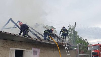 У Чернівцях горів багатоквартирний будинок У Чернівцях горів багатоквартирний будинок
