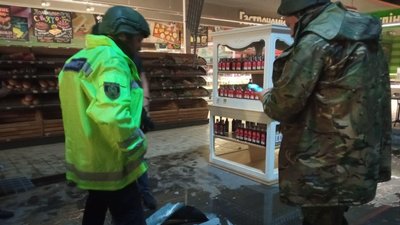 Поліція показала наслідки російського обстрілу торговельного центру в Харкові Поліція показала наслідки російського обстрілу торговельного центру в Харкові