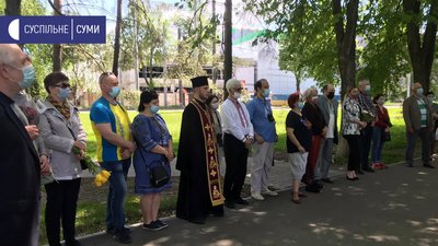 У Сумах вшанували пам'ять жертв політичних репресій комуністичного режиму У Сумах вшанували пам'ять жертв політичних репресій комуністичного режиму