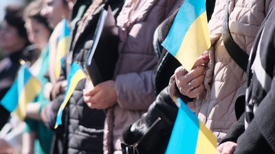 У Чернівцях провели акцію на підтримку заклику про закриття неба над Україною У Чернівцях провели акцію на підтримку заклику про закриття неба над Україною
