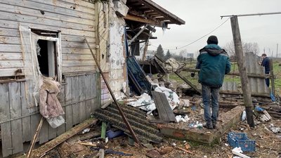 Один із пошкоджених будинків у селі Печенюги Один із пошкоджених будинків у селі Печенюги