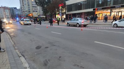 У Тернополі мотоцикліст зіткнувся з поліцейським авто У Тернополі мотоцикліст зіткнувся з поліцейським авто