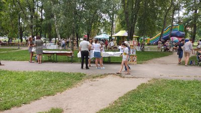 «Їм потрібні і рації, і автомобіль, і дрон»: у Полтаві на ярмарку збирали гроші для воїнів «Їм потрібні і рації, і автомобіль, і дрон»: у Полтаві на ярмарку збирали гроші для воїнів