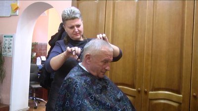 У Вінницьких перукарнях безкоштовно стригли людей з інвалідністю