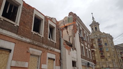 Мешканців будинку в Харкові відселили до готелю після удару РФ 6 жовтня Мешканців будинку в Харкові відселили до готелю після удару РФ 6 жовтня