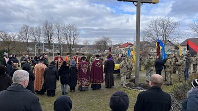 На Тернопільщині попрощалися із загиблими військовослужбовцями На Тернопільщині попрощалися із загиблими військовослужбовцями