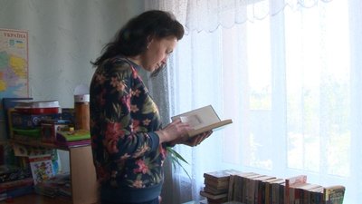 Просять книжки українською: у Черкасах збирають книги для переселенців