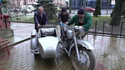 У Тернополі школа продала мотоцикл, аби допомогти ЗСУ: скільки грошей отримали