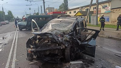 ДТП у Вінниці: одна людина загинула, двоє у реанімації ДТП у Вінниці: одна людина загинула, двоє у реанімації