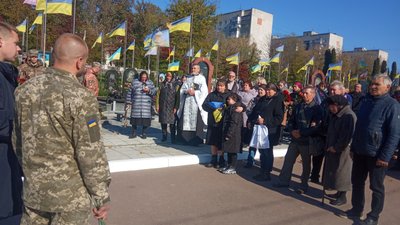Загинули на Херсонщині та Чернігівщині: в Житомирі попрощалися з трьома захисниками України Загинули на Херсонщині та Чернігівщині: в Житомирі попрощалися з трьома захисниками України