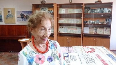 Кропивницькій бібліотеці передали сімейний архів актора та режисера Костянтина Параконьєва