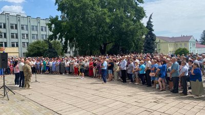 Протестують проти скасування чорнобильських пільг: жителі Овруцької громади зібралися на мітинг Протестують проти скасування чорнобильських пільг: жителі Овруцької громади зібралися на мітинг