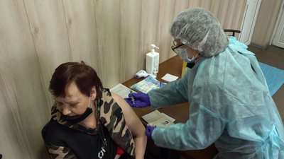 Охочих вистачає: як працює пункт вакцинації на автовокзалі в Черкасах Охочих вистачає: як працює пункт вакцинації на автовокзалі в Черкасах
