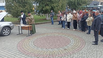 Учасники заходу з освячення авто Учасники заходу з освячення авто