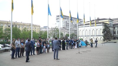 У Дніпрі вшанували пам'ять жертв депортації кримських татар У Дніпрі вшанували пам'ять жертв депортації кримських татар